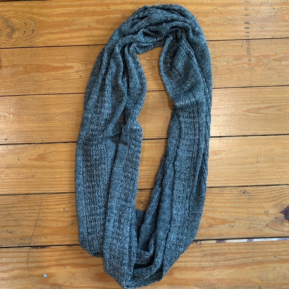 (8) ANN TAYLOR SCARF - Picture 1 of 3